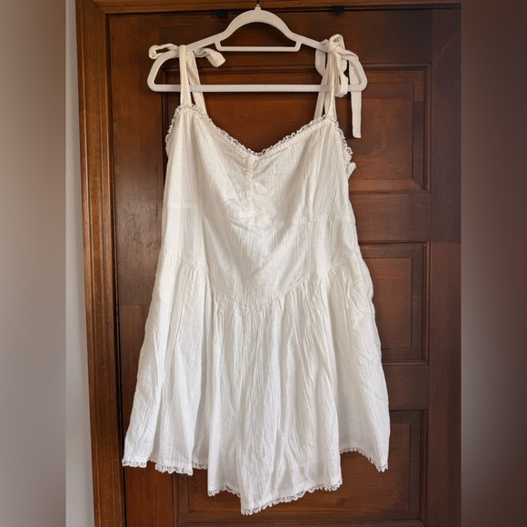 SHOW ME YOUR MUMU REGAL ROMPER 🤍 - Picture 3 of 7